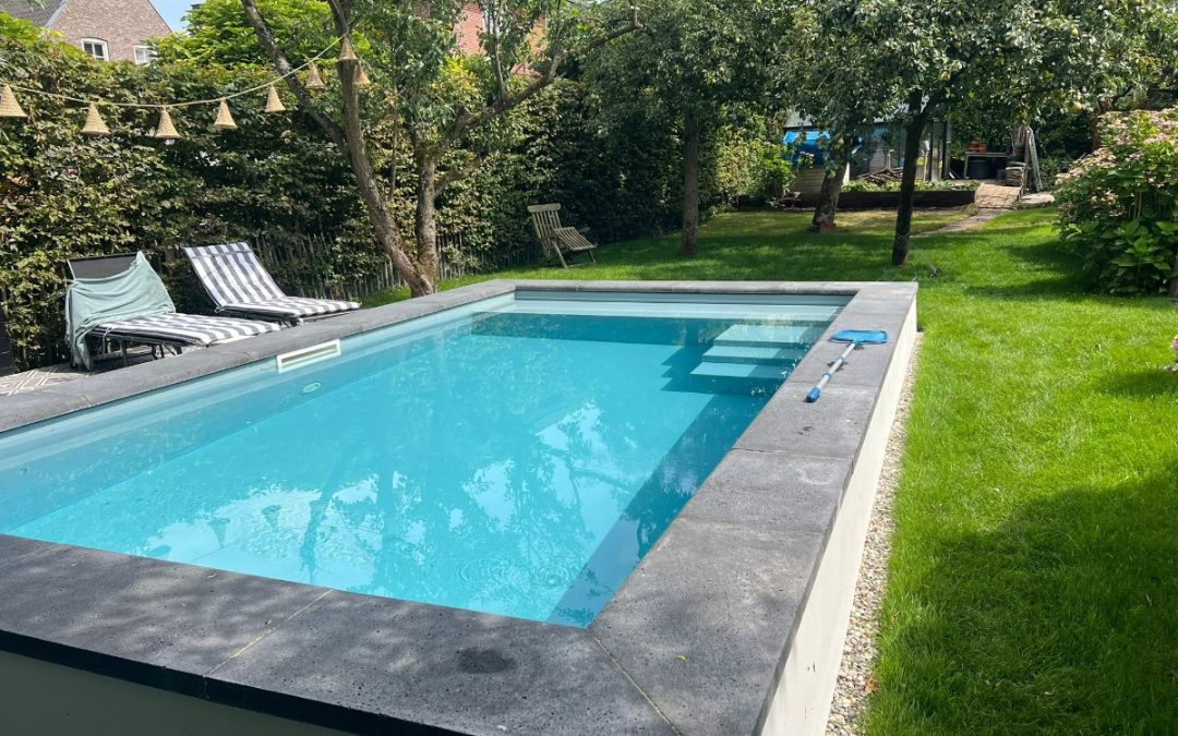Zwembad achtertuin